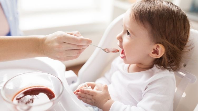 Alimentación complementaria del bebé: ¿cómo y cuándo introducirla?